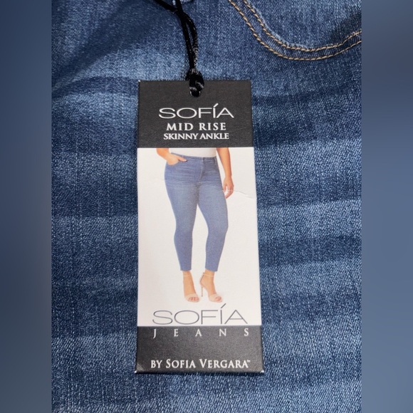 Skinny Ankle Pants 22W-Women's
Plus Size Mid-Rise SOFIA VERGARA - Picture 3 of 16